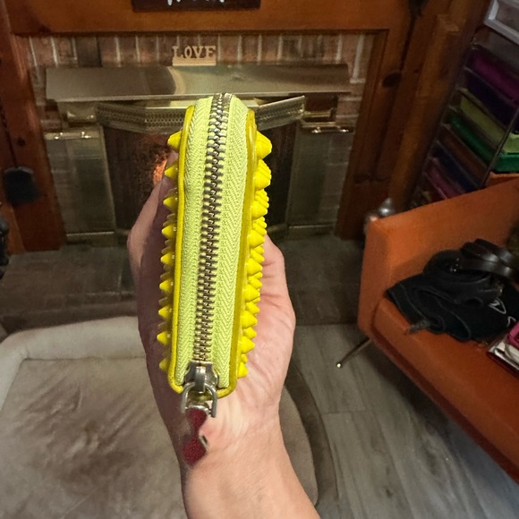 Christian Louboutin - Picture 2 of 12